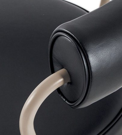 Dettaglio poltroncina LC7 - Charlotte Perriand Cassina